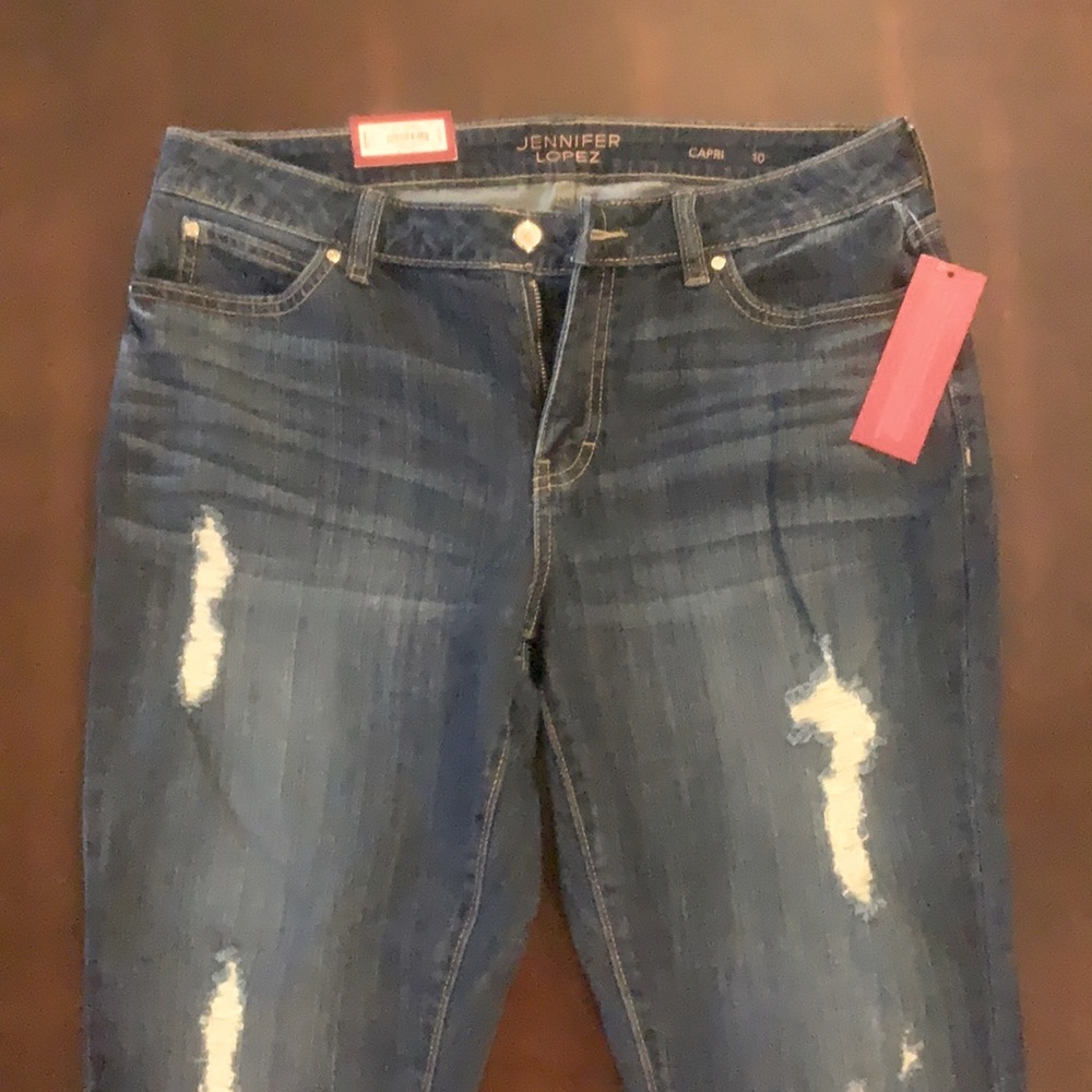 Jennifer Lopez distressed capri size 10